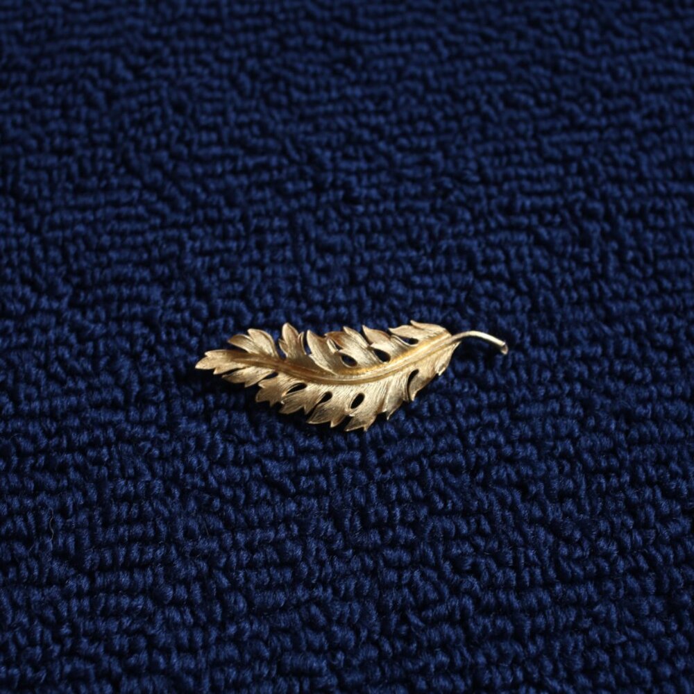 Vintage 1961 Etched Gold Tone Cora Leaf Brooch